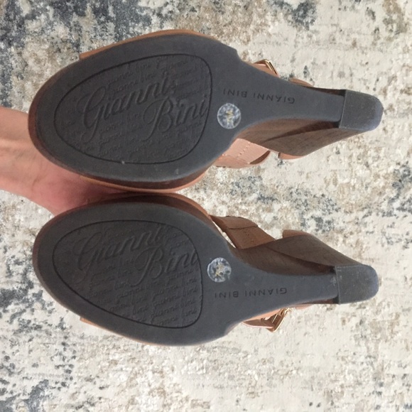 WORN ONCE Tan Brown Wedges - Picture 7 of 7